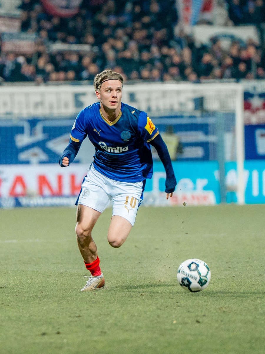 Jonas Therkelsen von Holstein Kiel - Testimonial für Finanzberatung